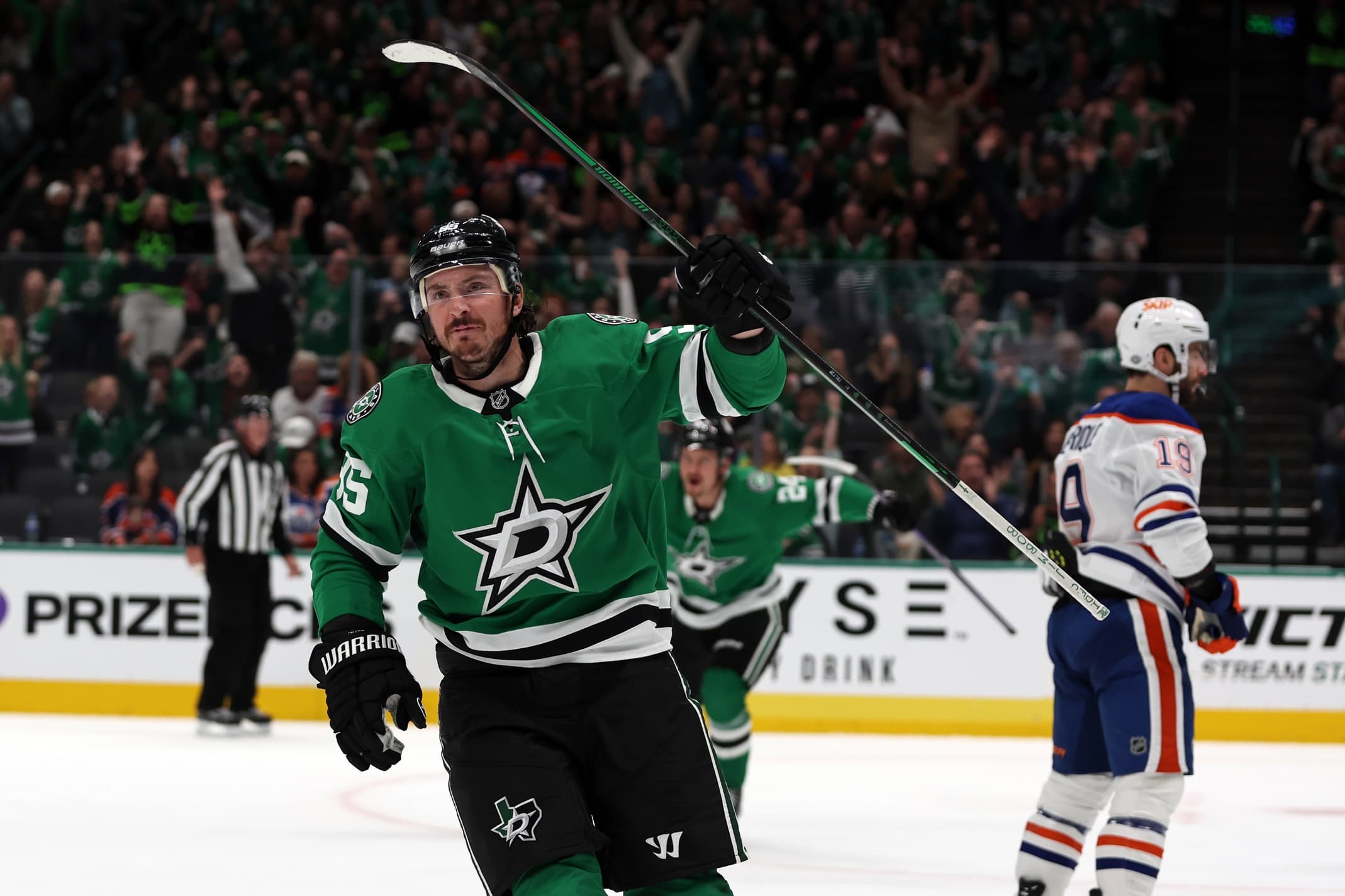 Dallas Stars Matt Duchene scores goal against Edmonton Oilers